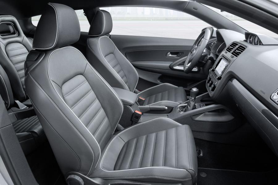  Volkswagen Scirocco 2.0 TSI 2014 года  (фото 6 из 9)